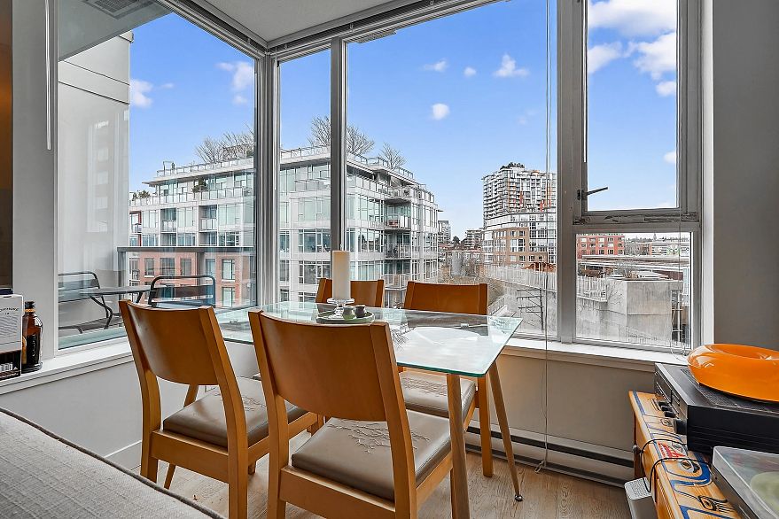 904 251 E 7th Avenue