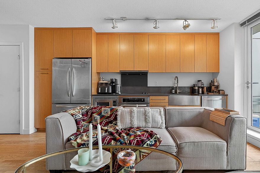 904 251 E 7th Avenue