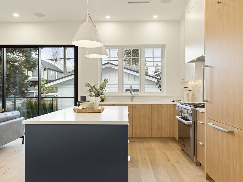 2 3919 W 18th Avenue