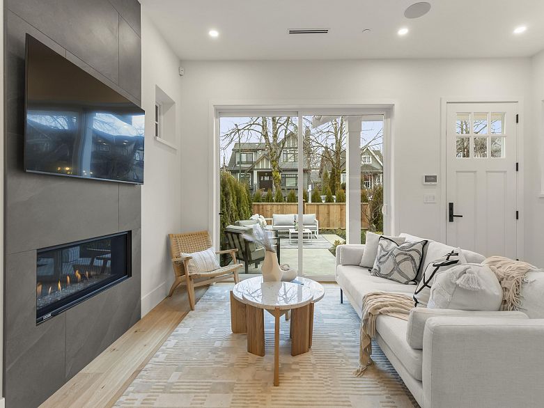 1 3919 W 18th Avenue