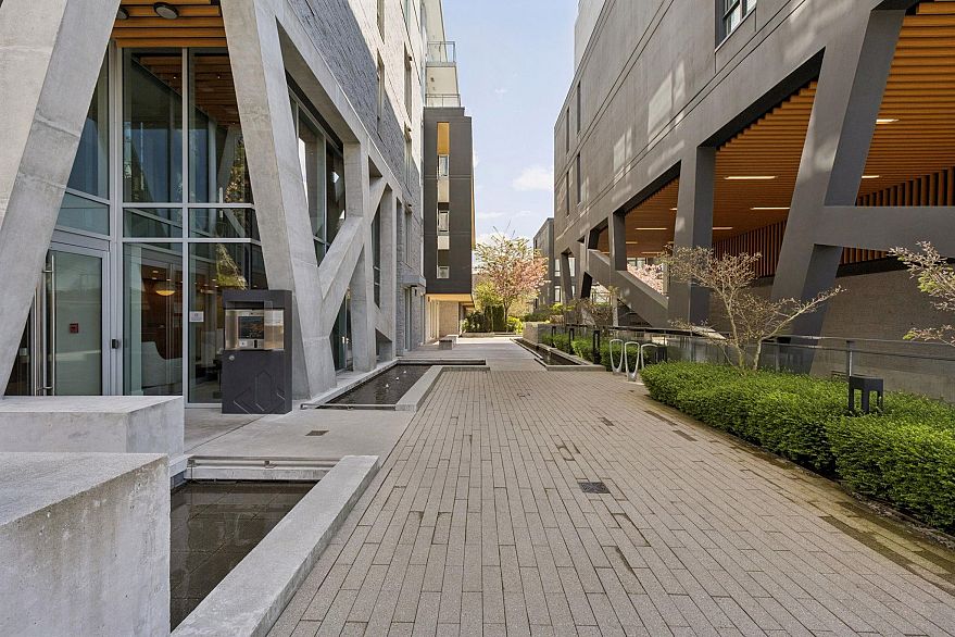 203 7428 Alberta Street