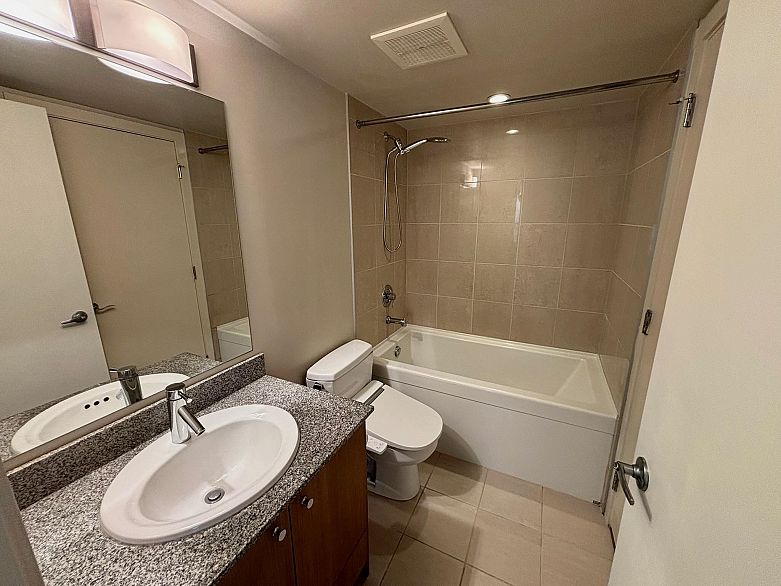 809 1212 Howe Street