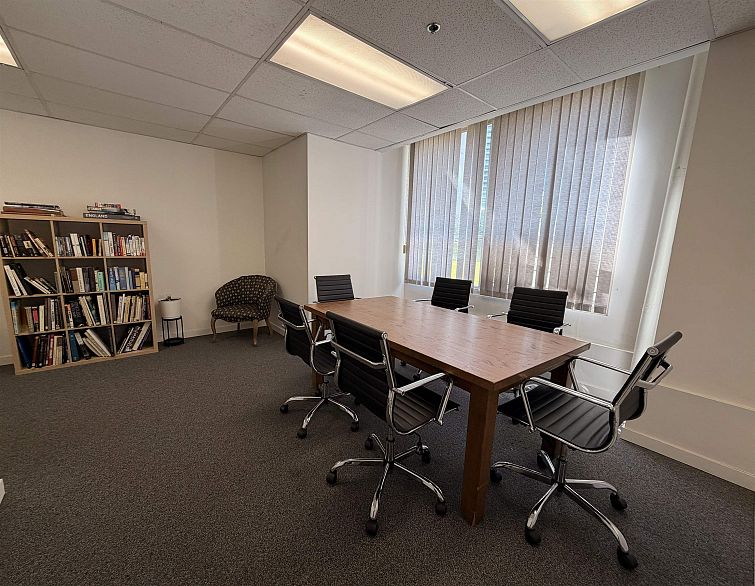 809 1212 Howe Street