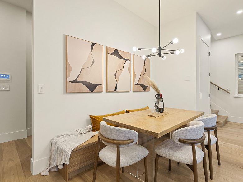 2 3919 W 18th Avenue