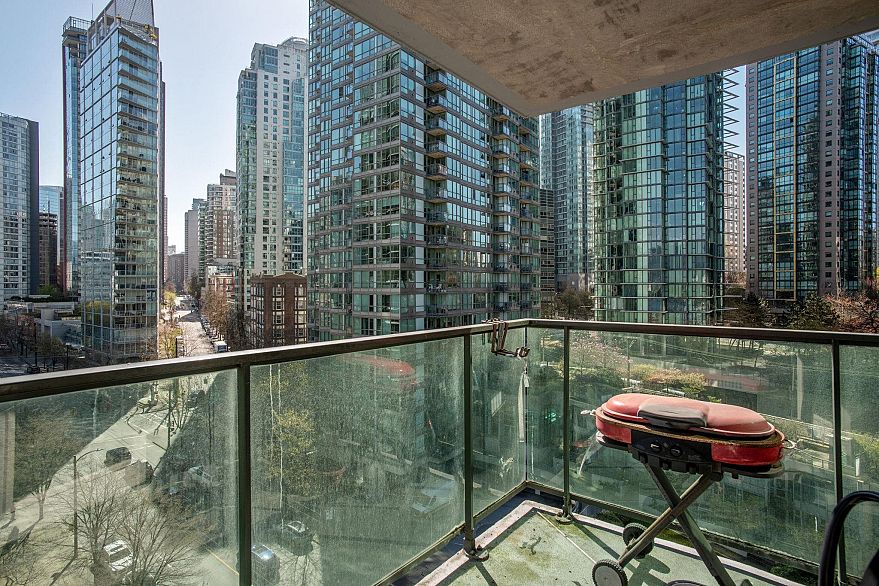 906 588 Broughton Street