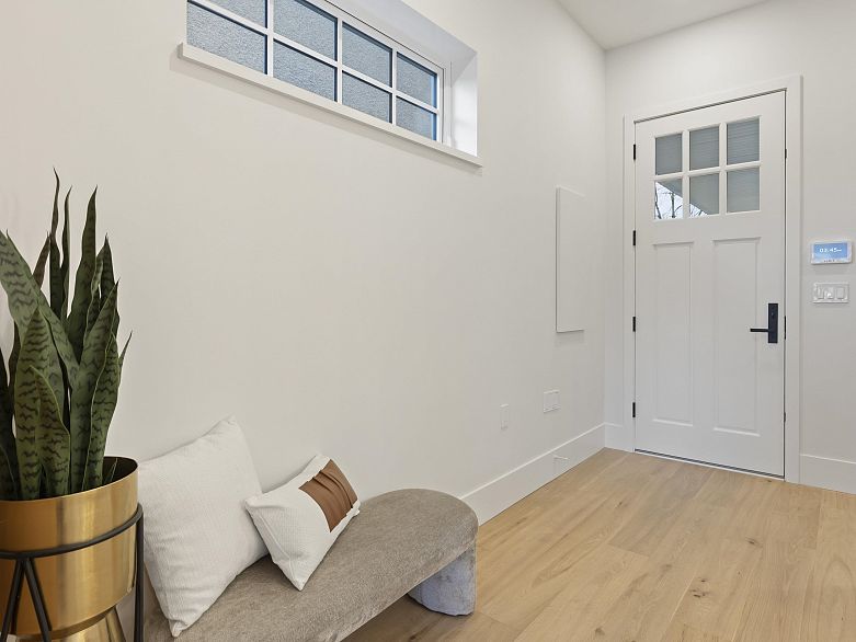 2 3919 W 18th Avenue