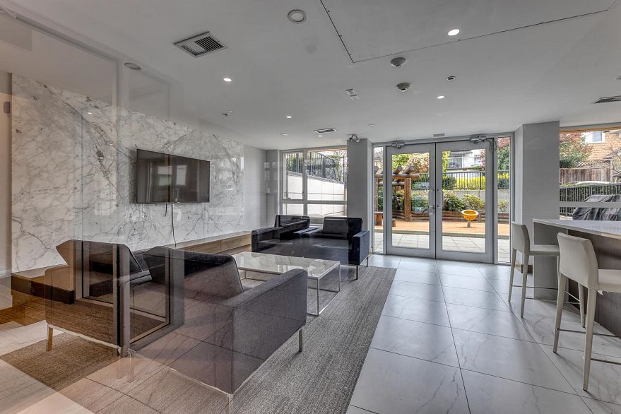 324 7828 Granville Street