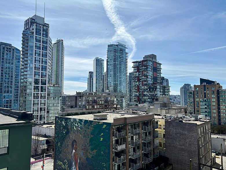 809 1212 Howe Street