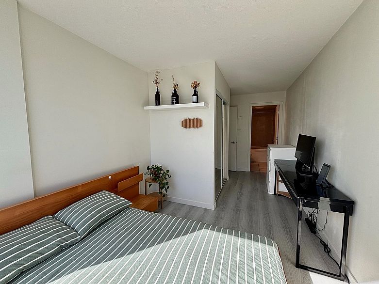 809 1212 Howe Street