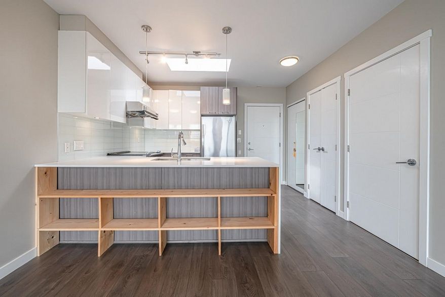 PH01 6555 Victoria Drive