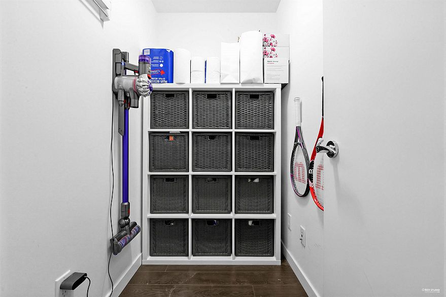 909 1708 Columbia Street