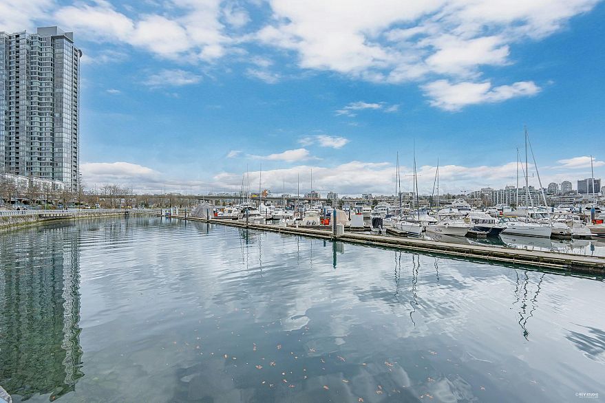 1506 1199 Marinaside Crescent