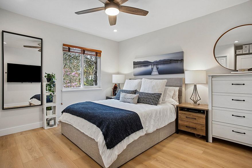 1 1255 E 15th Avenue