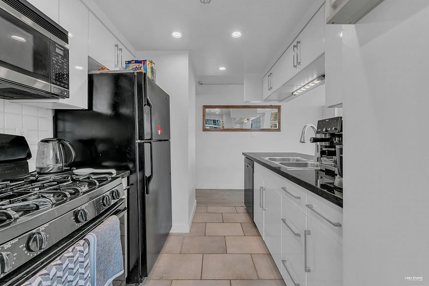 1506 1199 Marinaside Crescent