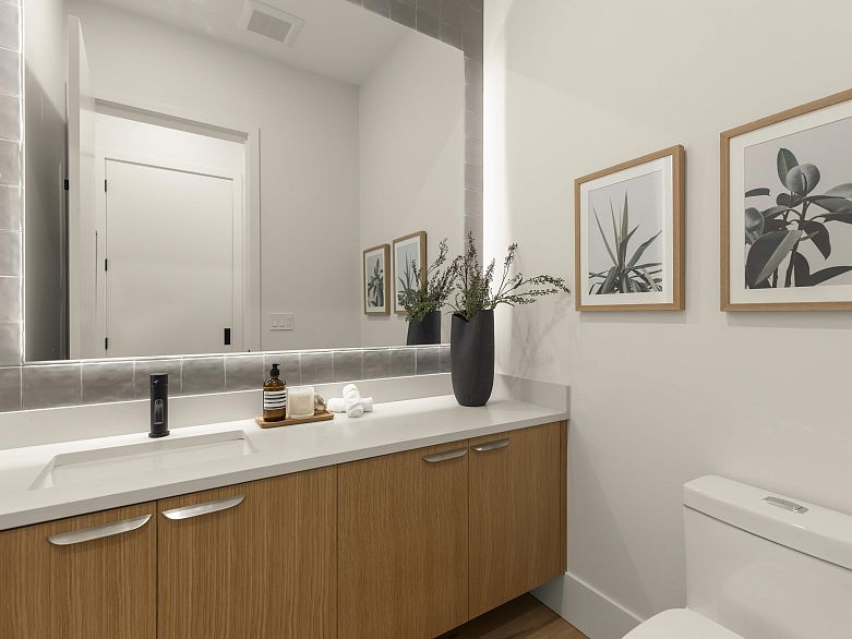 1 3919 W 18th Avenue