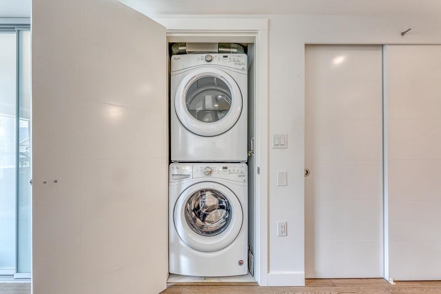 324 7828 Granville Street