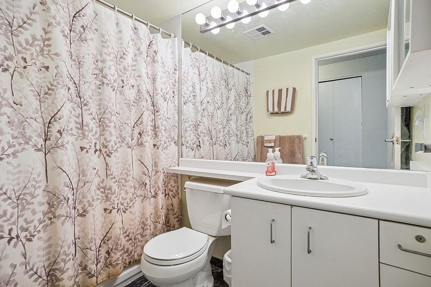 906 588 Broughton Street