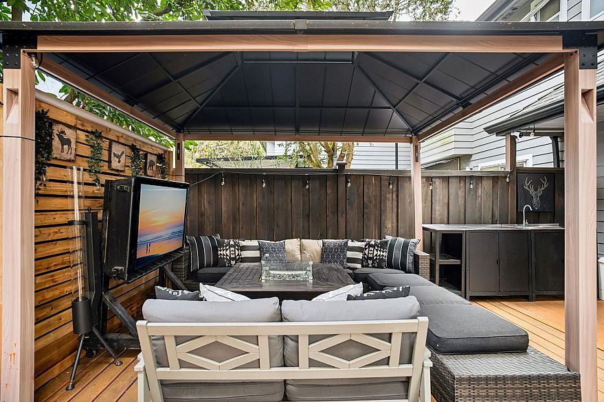 1 1255 E 15th Avenue