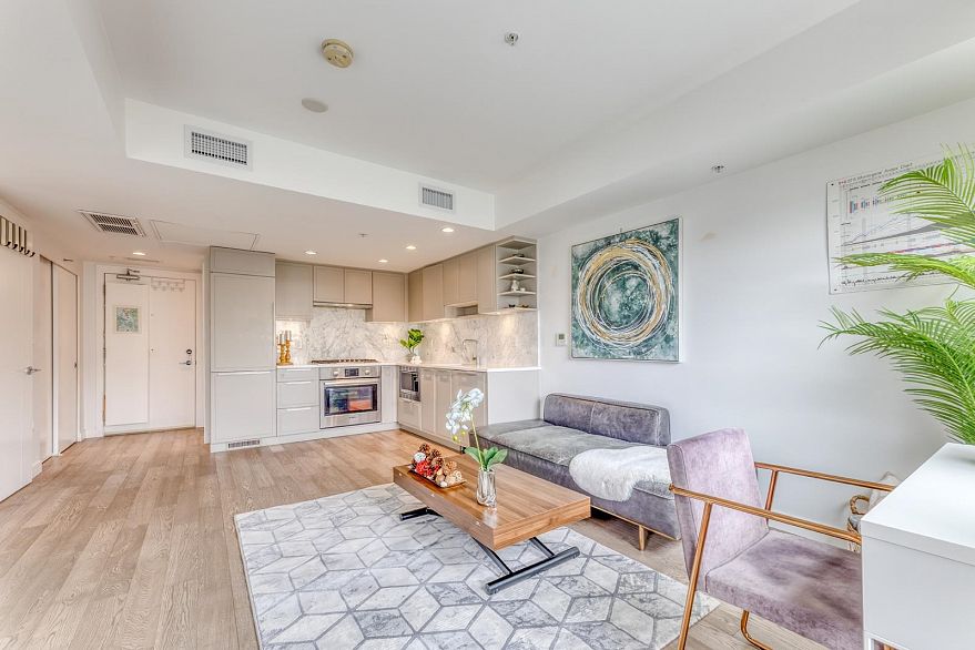 324 7828 Granville Street