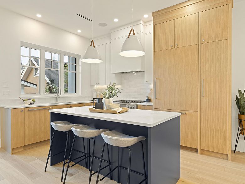 2 3919 W 18th Avenue