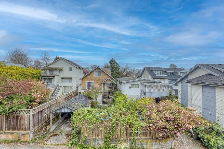 324 7828 Granville Street