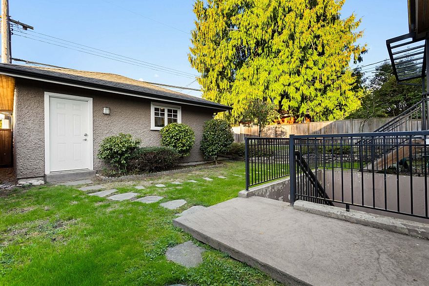 3895 W 23rd Avenue