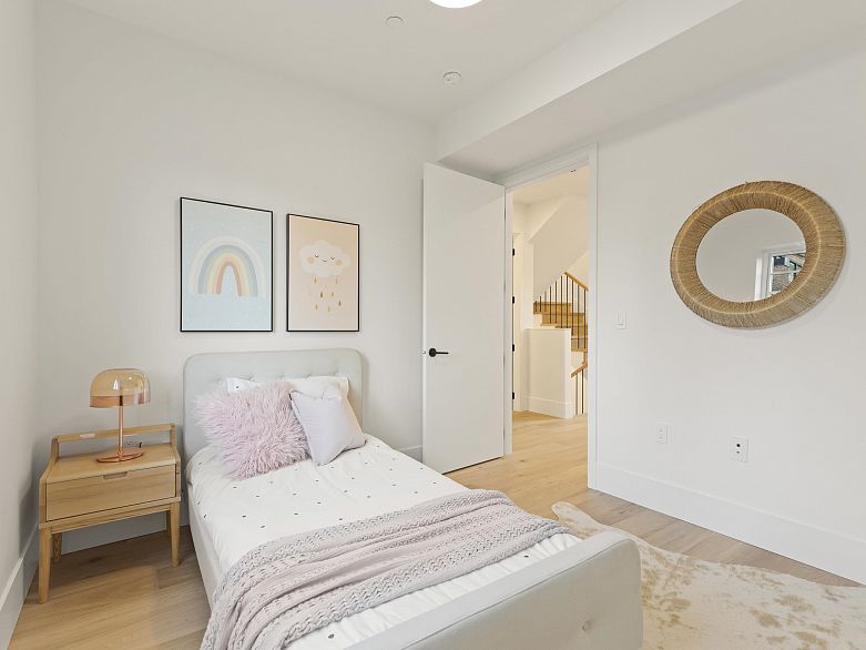 2 3919 W 18th Avenue