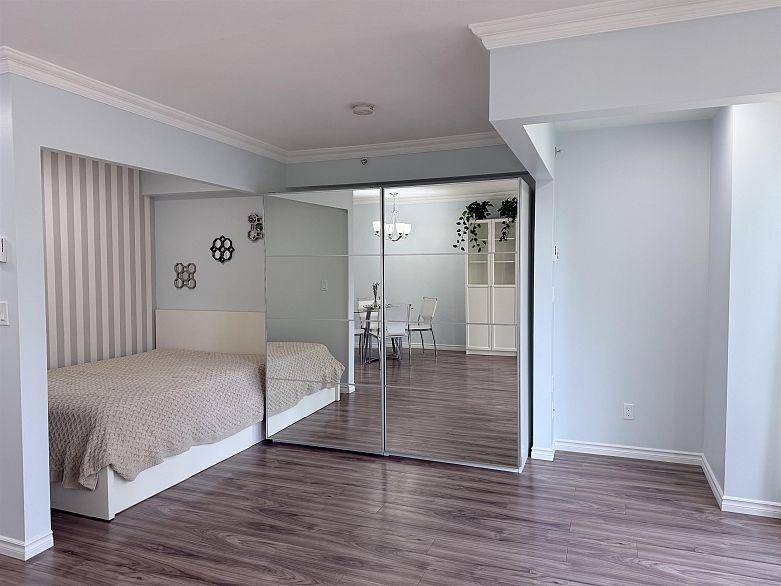 502 928 Richards Street