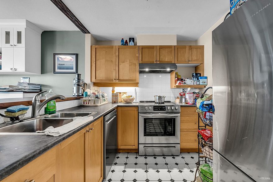 208 2020 E Kent Avenue South