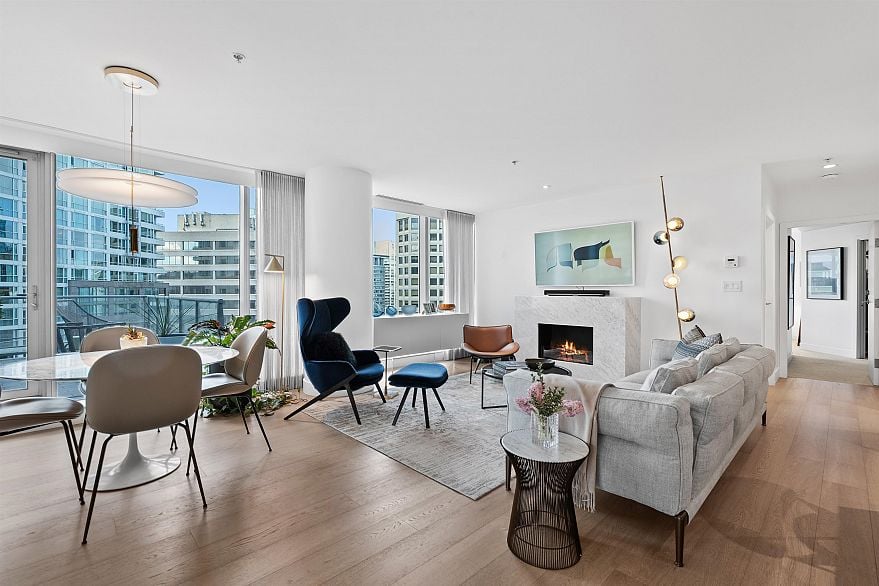 1701 1111 Alberni Street