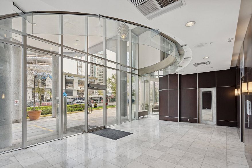 906 588 Broughton Street