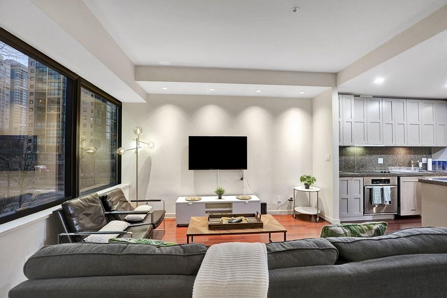 407 1333 W Georgia Street