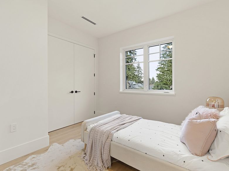 2 3919 W 18th Avenue