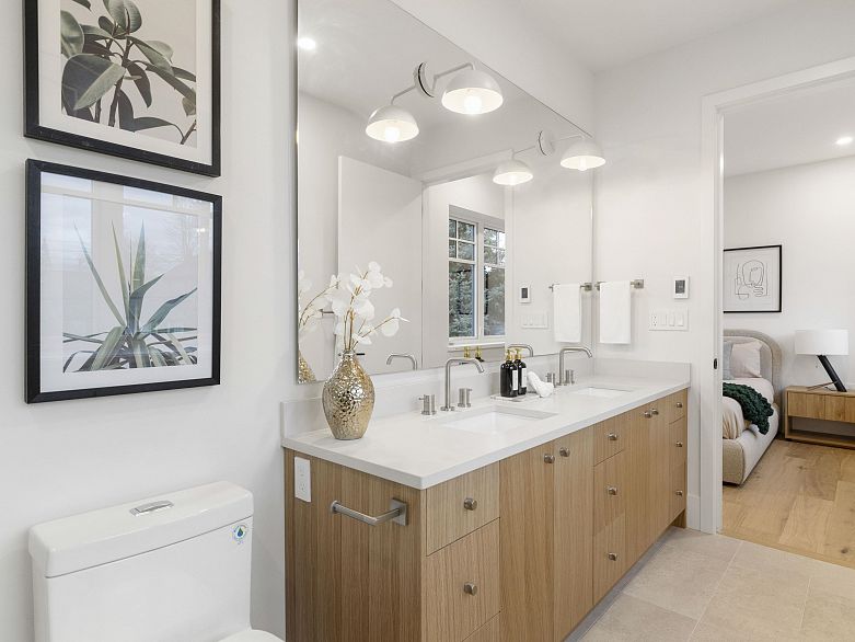 2 3919 W 18th Avenue