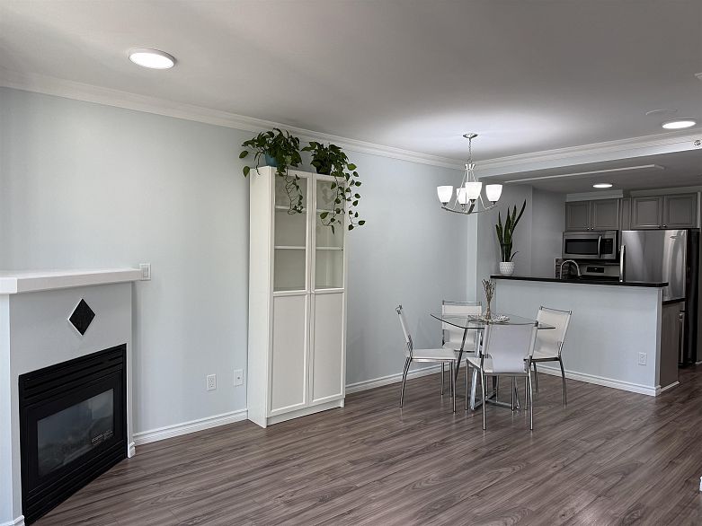 502 928 Richards Street