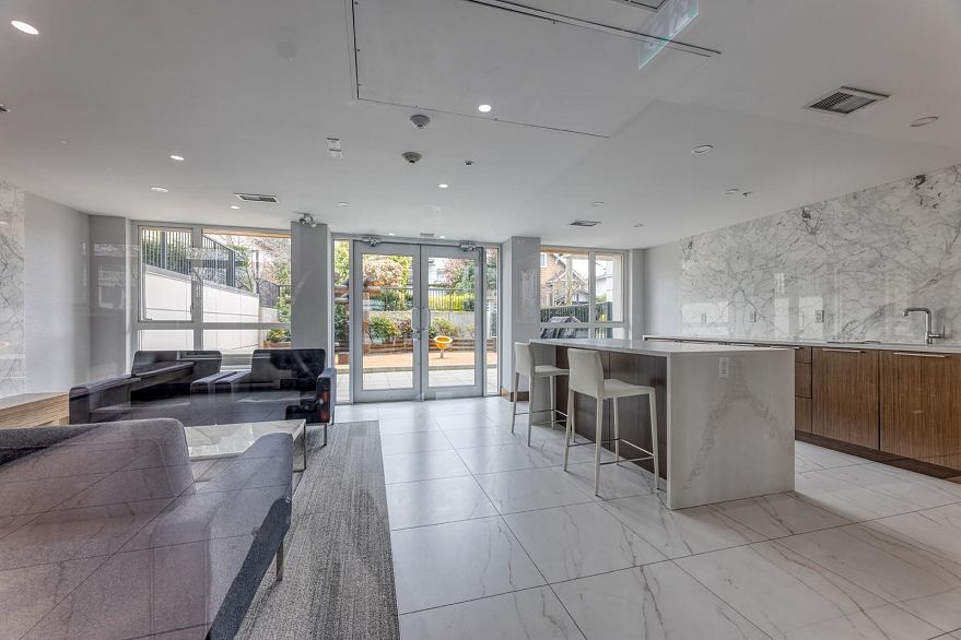 324 7828 Granville Street