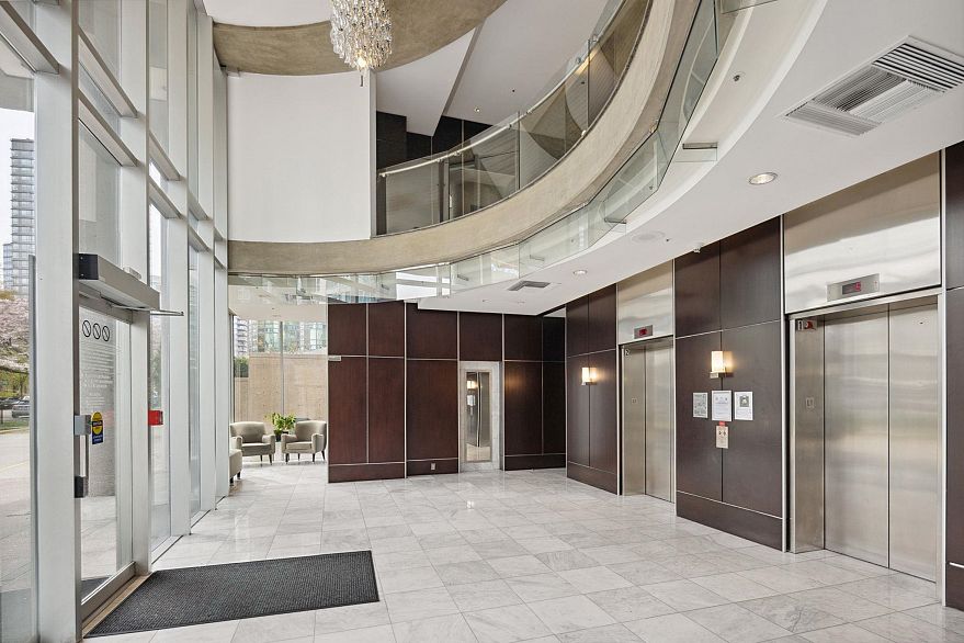 906 588 Broughton Street