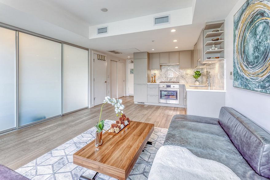 324 7828 Granville Street