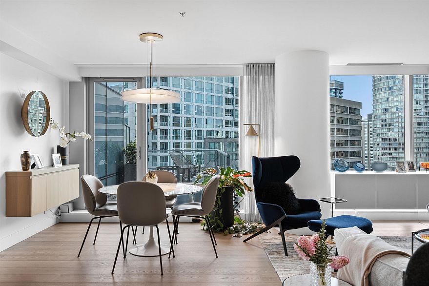 1701 1111 Alberni Street