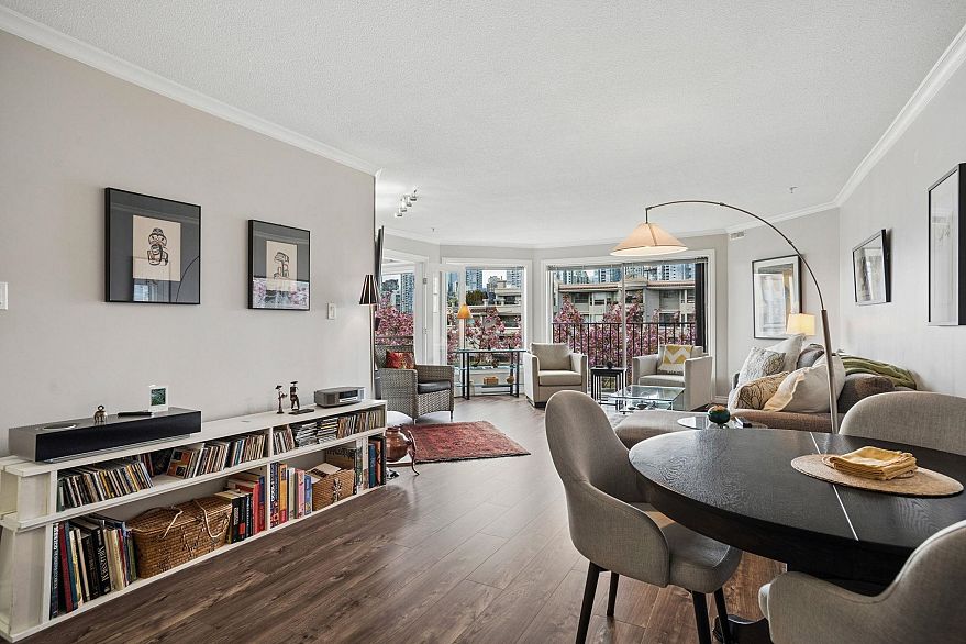 311 1869 Spyglass Place