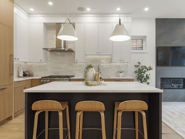 1 3919 W 18th Avenue