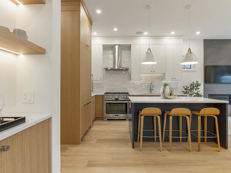 1 3919 W 18th Avenue