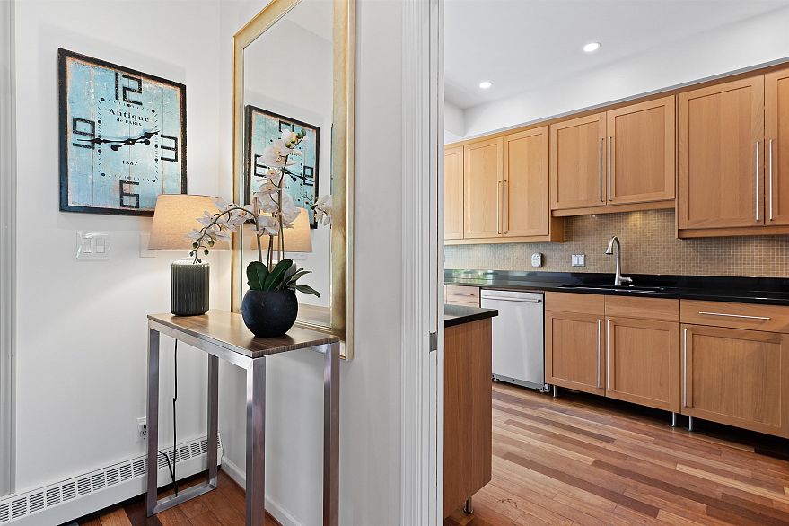 12 5880 Hampton Place