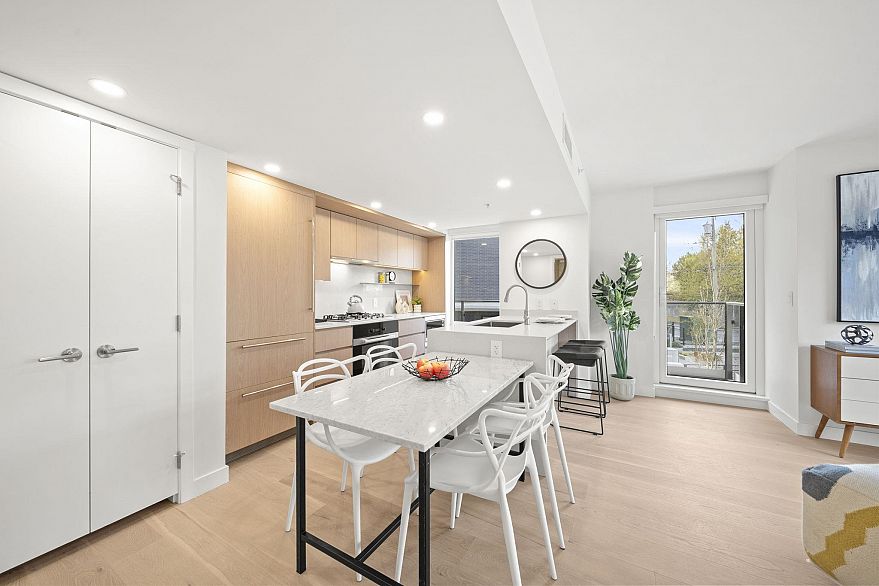 106 5212 Cambie Street