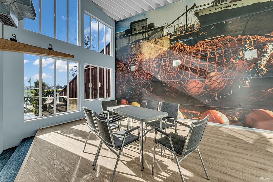 208 2020 E Kent Avenue South