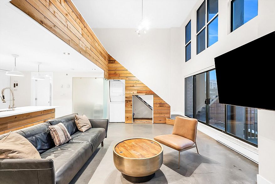 507 22 E Cordova Street