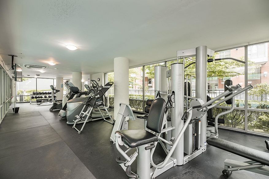 502 928 Richards Street