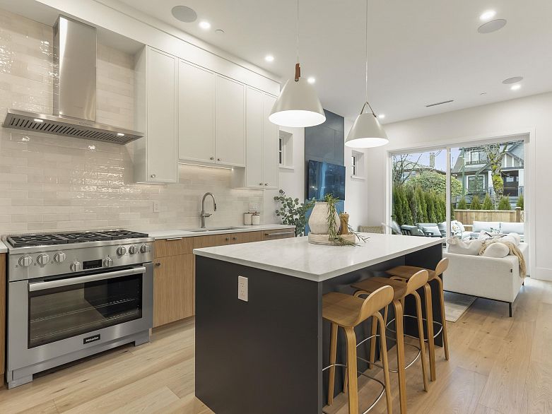 1 3919 W 18th Avenue