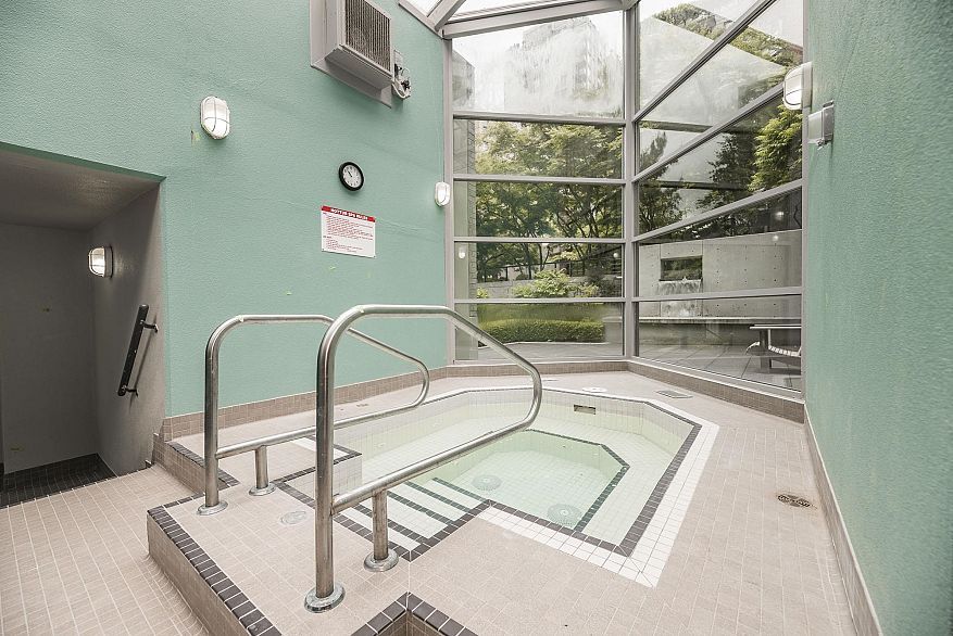 502 928 Richards Street