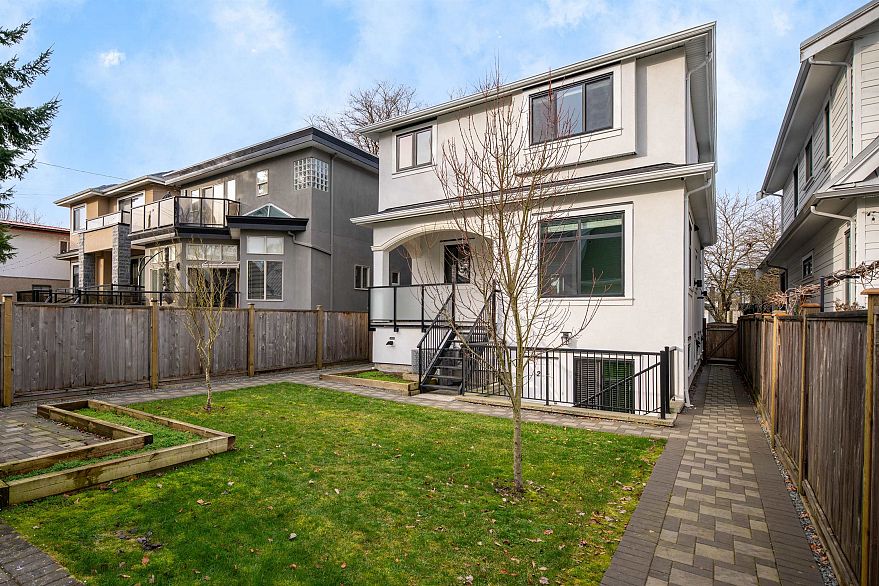 1 58 E 39th Avenue